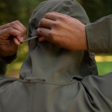Investigación Al Aire Libre De Los Hombres Ferrosi Fatiga Con Capucha